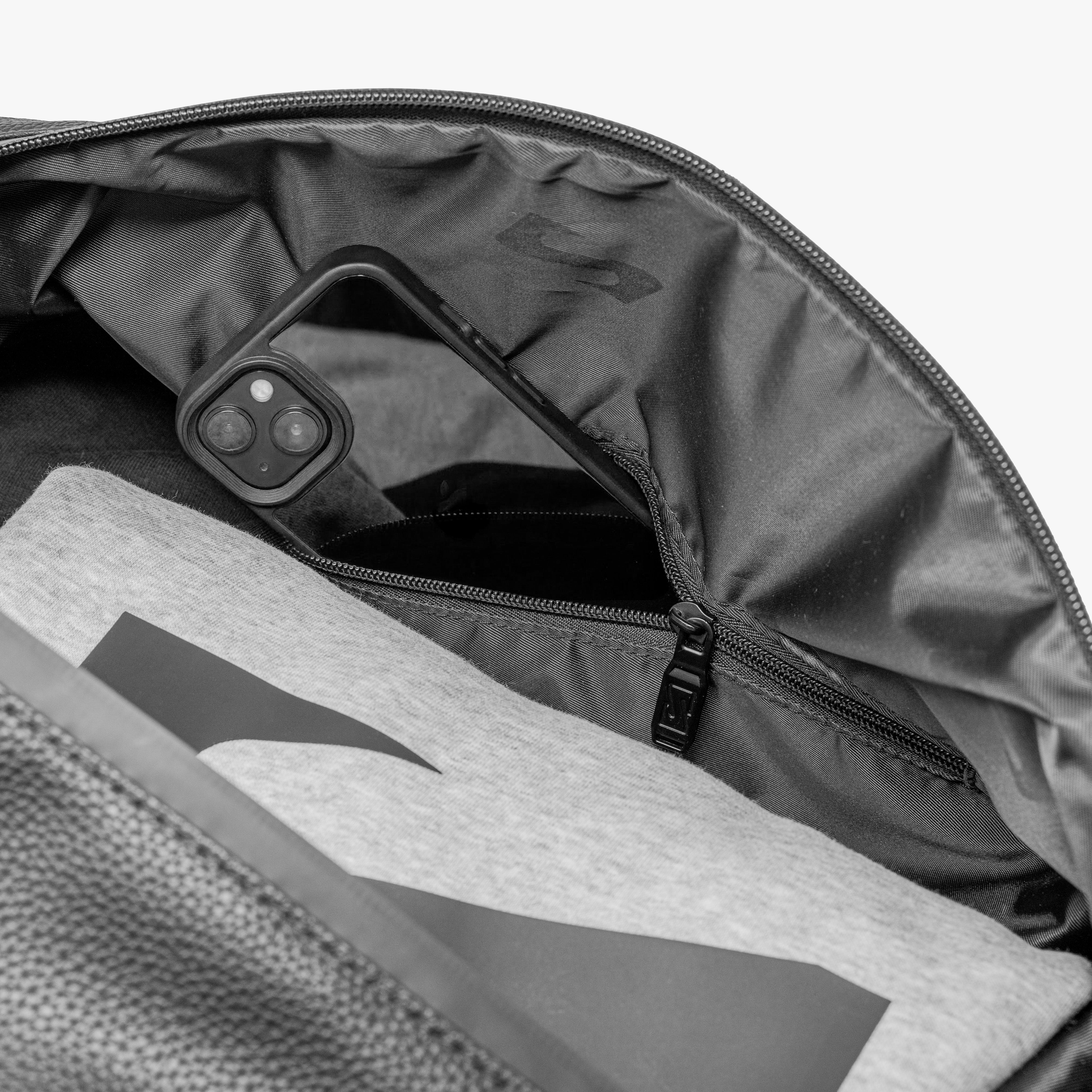 WEEKENDER BAG 18L - VEGAN LEATHER SYNERSKIN™